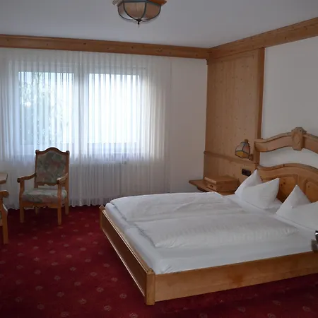 Auerhahn בית הארחה