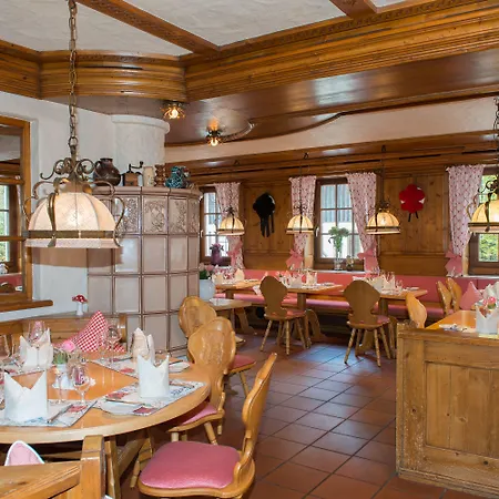 בית הארחה Auerhahn באדן-באדן