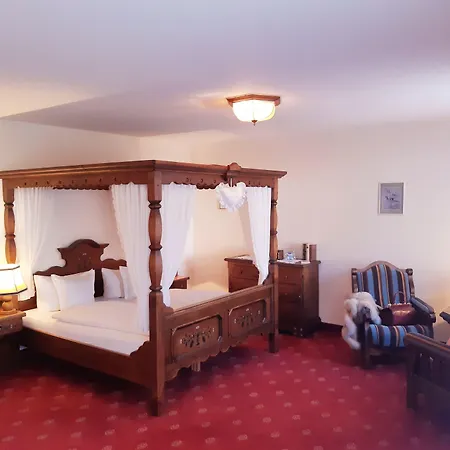 Auerhahn 3* באדן-באדן